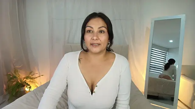 karla paradise  online show from April 27, 2026, 8:29 pm
