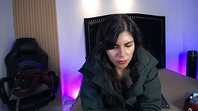 Melodi Roux online show from April 19, 2026, 6:10 pm