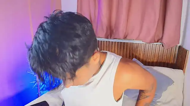 kiing azahell online show from April 10, 2026, 2:06 am