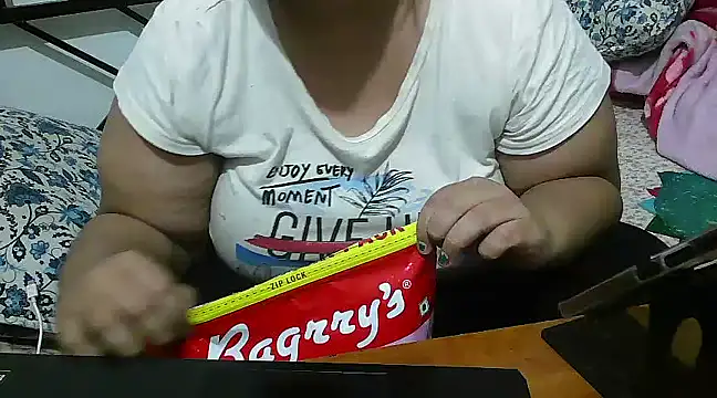 Queen of boobs01 online show from February 1, 2025, 6:40 pm