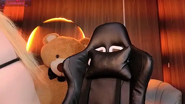 Kitty fox b online show from February 10, 2026, 1:37 pm