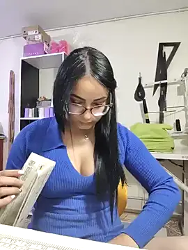 aleejhandraa online show from January 31, 2025, 8:22 pm