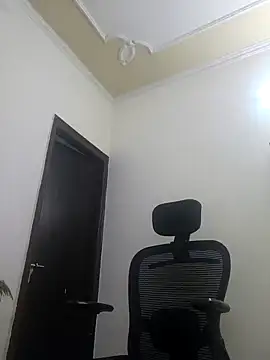 Snapshot of Archi-07 chatting on March 17, 2025, 5:49 pm Archi-07 online show from March 17, 2025, 5:49 pm