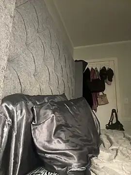 camiliaskye online show from September 14, 2025, 4:11 am