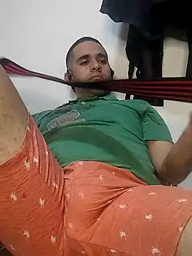 Snapshot of CRISTHIAN_GREY01 chatting on February 14, 2025, 6:40 pm CRISTHIAN GREY01 online show from February 14, 2025, 6:40 pm