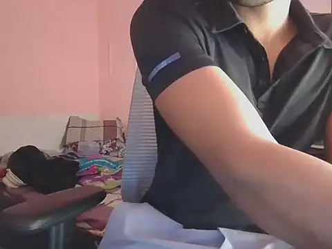 KissesBoyAD online show from November 5, 2025, 4:29 pm