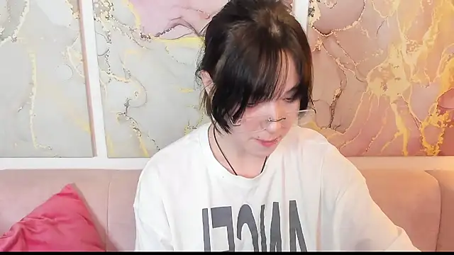 fiamoory online show from March 27, 2026, 8:20 am