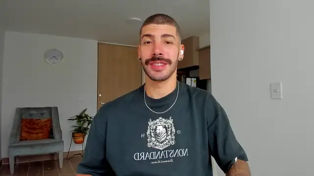 Guyinthemountain online show from December 29, 2024, 12:23 pm