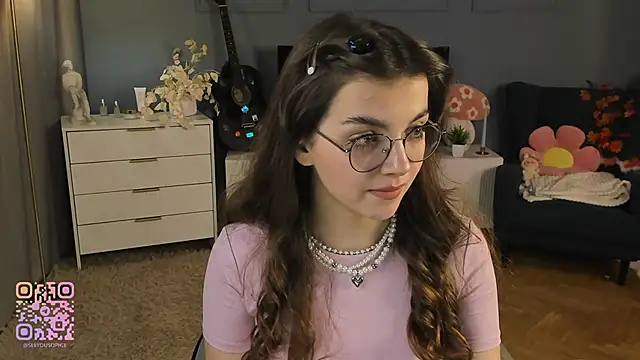 Snapshot of FlairEdgin chatting on November 3, 2025, 7:15 pm FlairEdgin online show from November 3, 2025, 7:15 pm