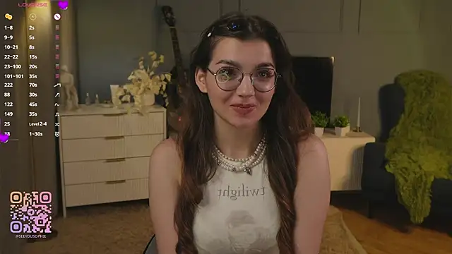 Snapshot of FlairEdgin chatting on November 5, 2025, 7:14 pm FlairEdgin online show from November 5, 2025, 7:14 pm