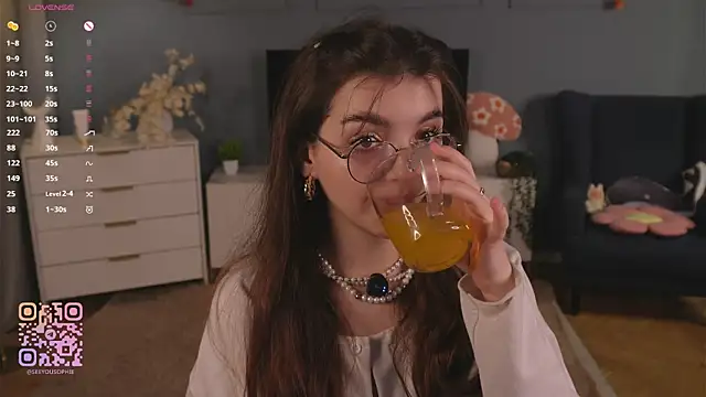 Snapshot of FlairEdgin chatting on November 24, 2025, 7:13 pm FlairEdgin online show from November 24, 2025, 7:13 pm