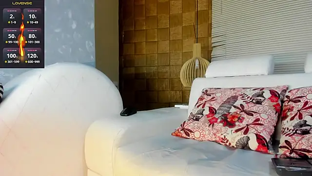 TOWERS21  online show from February 12, 2025, 7:56 pm