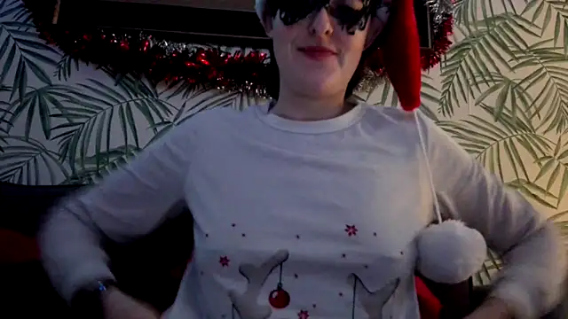 LexiSnowUK online show from December 3, 2024, 9:55 am