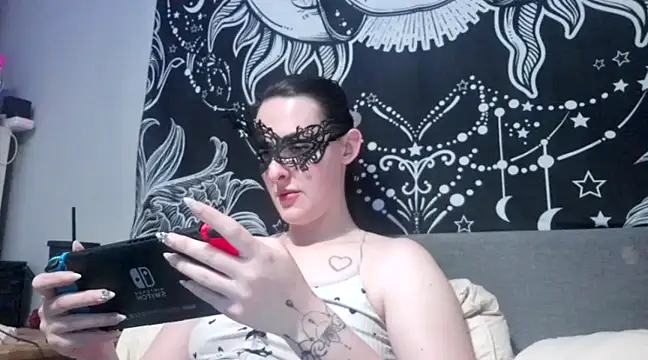 LexiSnowUK online show from February 22, 2025, 9:04 pm