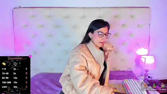  jade white  online show from December 21, 2024, 12:06 pm