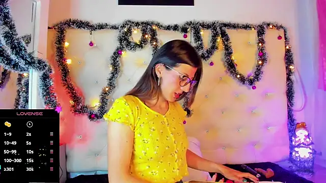  jade white  online show from December 23, 2024, 12:30 pm