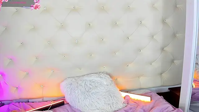  jade white  online show from February 7, 2025, 3:30 pm