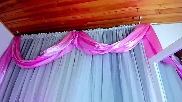  jade white  online show from February 14, 2025, 4:09 pm