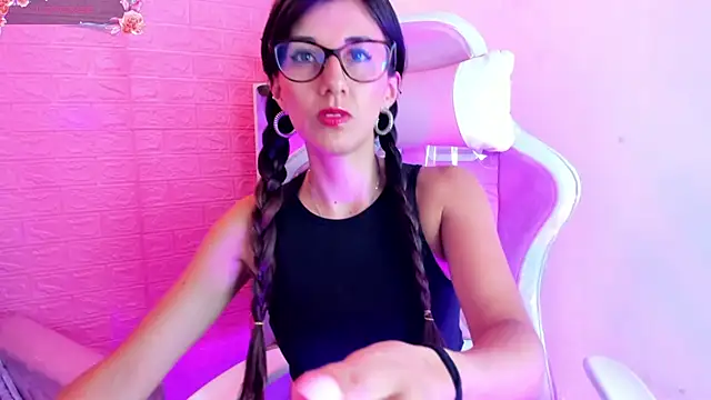  jade white  online show from March 22, 2025, 12:35 pm