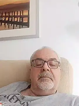 Snapshot of Satiro_Sevilla chatting on March 22, 2025, 3:20 pm Satiro Sevilla online show from March 22, 2025, 3:20 pm