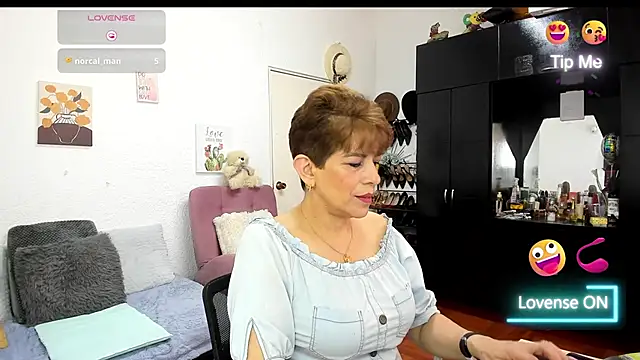 Snapshot of Angelina_Stone_65 chatting on January 18, 2026, 9:18 pm Angelina Stone 65 online show from January 18, 2026, 9:18 pm