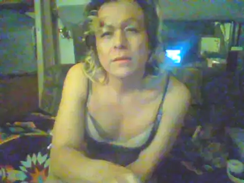 Snapshot of HoneyBdaQueen chatting on March 1, 2025, 1:51 pm HoneyBdaQueen online show from March 1, 2025, 1:51 pm