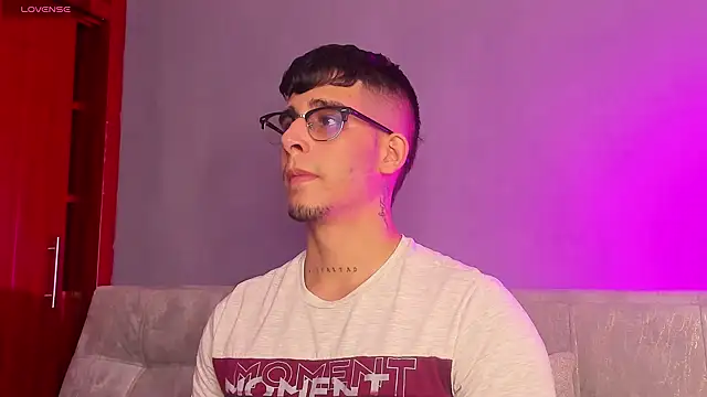 iamcamiloo  online show from January 13, 2025, 5:23 am