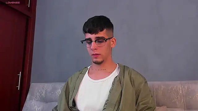 iamcamiloo  online show from January 14, 2025, 10:17 am