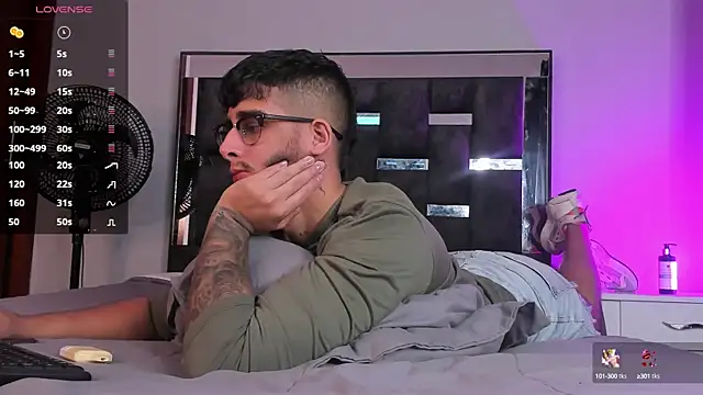 iamcamiloo  online show from February 19, 2025, 3:06 am