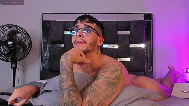 iamcamiloo  online show from February 28, 2025, 4:21 am