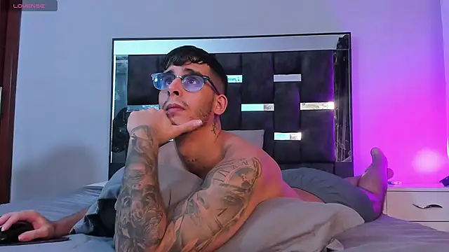 iamcamiloo  online show from March 5, 2025, 9:48 pm