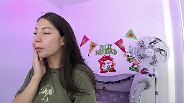 Ema louis  online show from December 28, 2024, 11:52 am