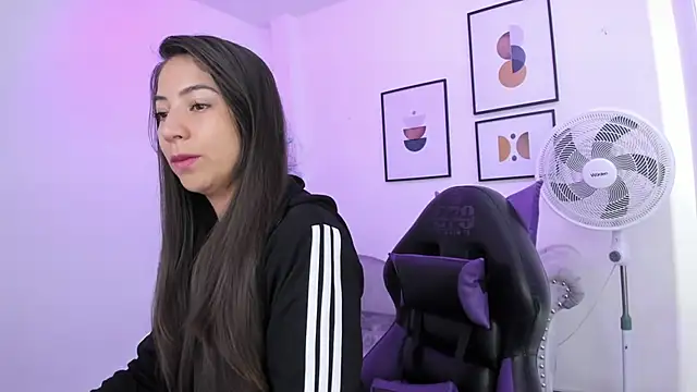 Ema louis  online show from January 9, 2025, 12:30 pm