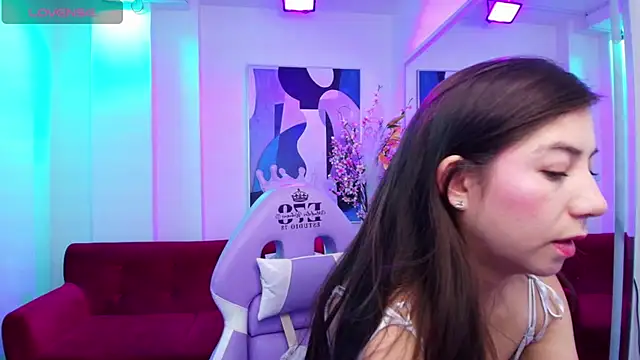 Ema louis  online show from February 19, 2025, 10:23 am