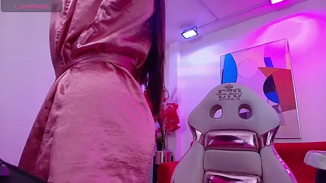 Ema louis  online show from October 19, 2025, 12:39 pm