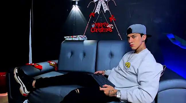 JUSTIN FULLER1 online show from December 13, 2024, 1:55 pm