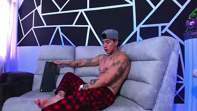 JUSTIN FULLER1 online show from February 1, 2025, 5:37 pm