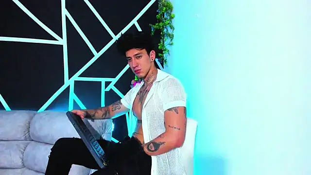 JUSTIN FULLER1 online show from February 7, 2025, 12:42 am