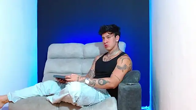 JUSTIN FULLER1 online show from December 21, 2025, 3:41 pm