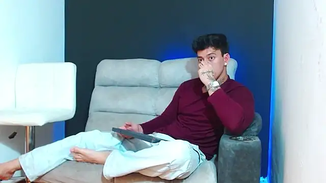 JUSTIN FULLER1 online show from March 3, 2026, 6:58 pm