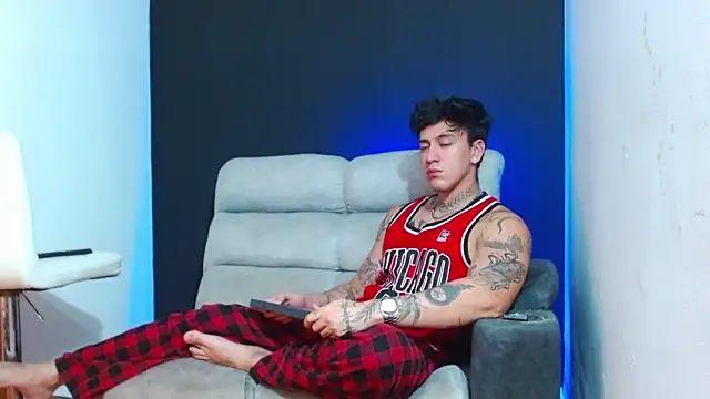 JUSTIN FULLER1 online show from May 18, 2026, 3:02 am