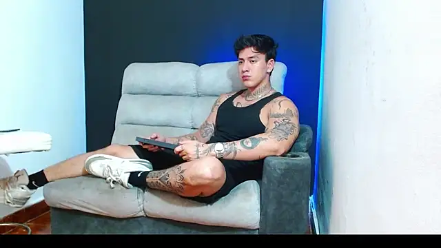 JUSTIN FULLER1 online show from June 17, 2026, 8:54 pm