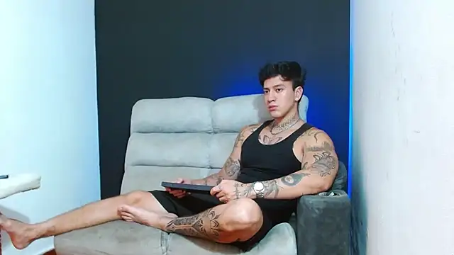 JUSTIN FULLER1 online show from June 28, 2026, 11:33 pm