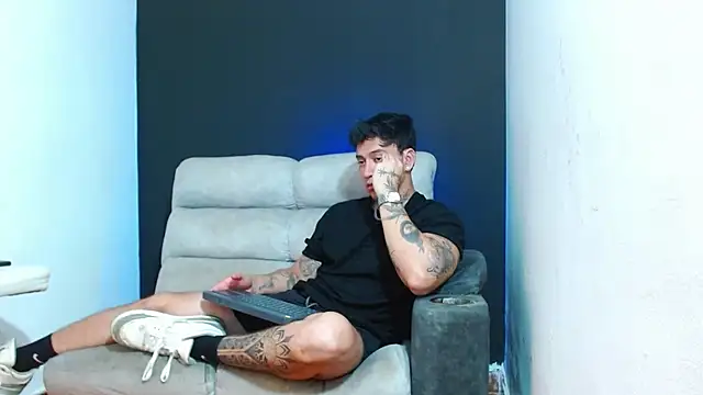 JUSTIN FULLER1 online show from July 7, 2026, 1:08 am