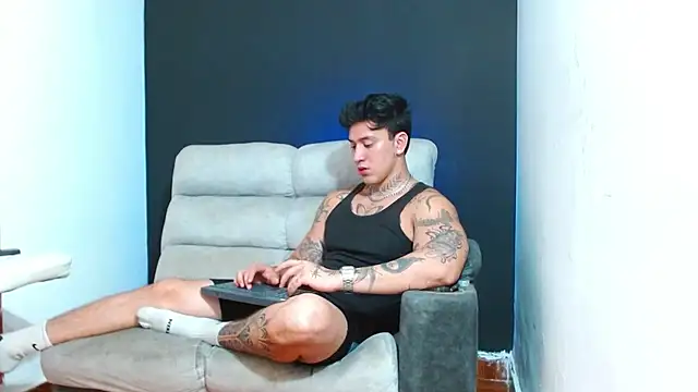 JUSTIN FULLER1 online show from July 17, 2026, 12:17 am