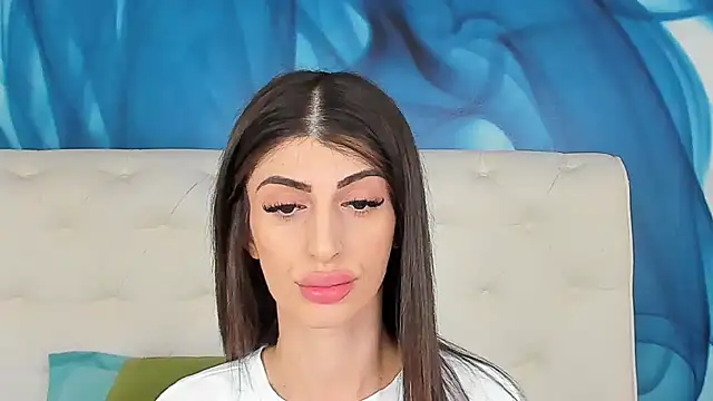 Snapshot of SkinnyDolly chatting on January 18, 2026, 8:34 pm SkinnyDolly online show from January 18, 2026, 8:34 pm