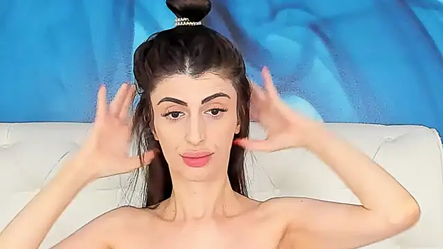 Snapshot of SkinnyDolly chatting on February 2, 2026, 10:08 pm SkinnyDolly online show from February 2, 2026, 10:08 pm