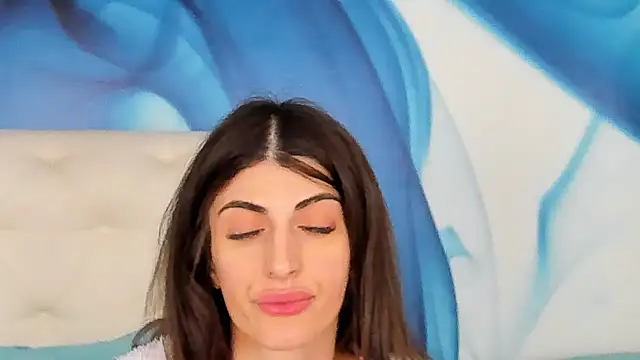 Snapshot of SkinnyDolly chatting on February 4, 2026, 10:26 pm SkinnyDolly online show from February 4, 2026, 10:26 pm