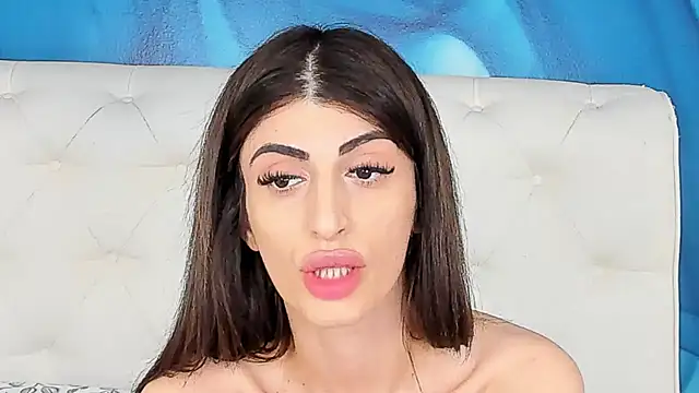 Snapshot of SkinnyDolly chatting on February 14, 2026, 9:44 pm SkinnyDolly online show from February 14, 2026, 9:44 pm