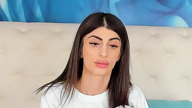 Snapshot of SkinnyDolly chatting on February 18, 2026, 11:01 pm SkinnyDolly online show from February 18, 2026, 11:01 pm